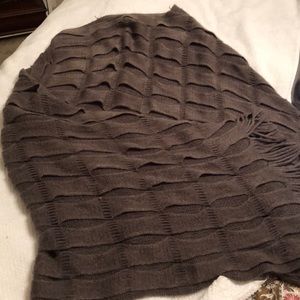 NEVER WORN Elan poncho with fringe sides